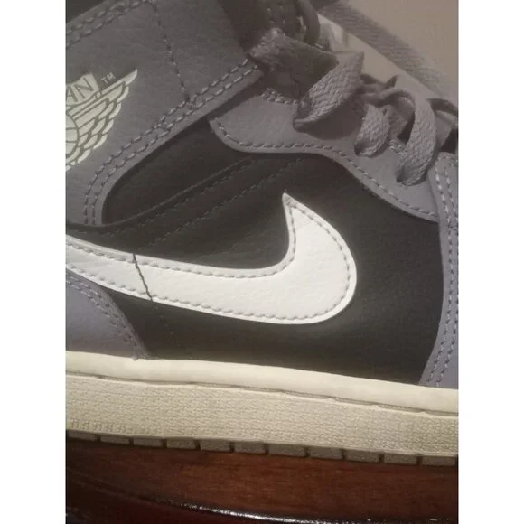 Air Jordan 1 Mid Women's Size 8 Cement Grey/Sail BQ6472 022 - Picture 5 of 13